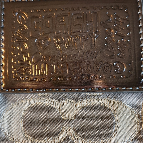 NWT Coach poppy wristlet - Picture 3 of 4